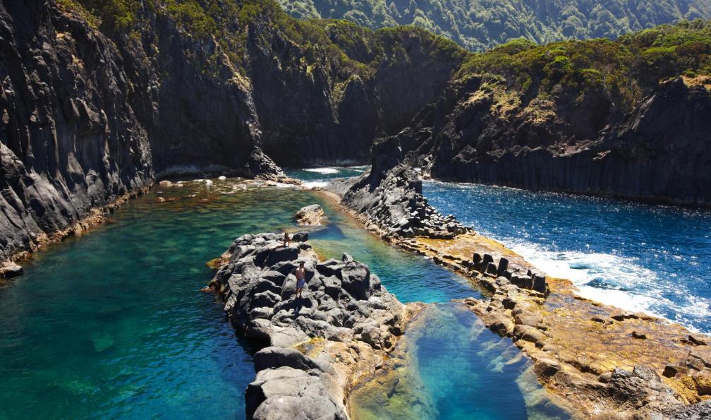 ABBPhoto -  istock -  Littoral de Sao Jorge, Açores, Portugal - Les Açores d'îles en îles  - 4