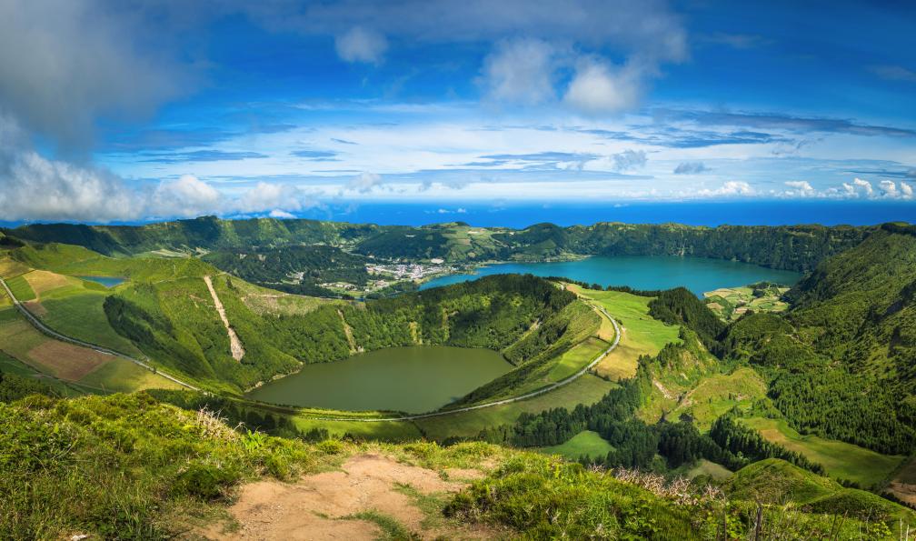 javarman3 -  istock -  Vue sur la Caldeira de Sete Cidades, île de Sao Miguel, Açores, Portugal - Les îles arc-en-ciel - 4