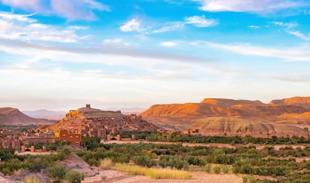 Pixabay - Le ksar dAït Ben Haddou est un village fortifié formé de bâtiments de terre, et construit sur une colline au milieu dune vallée. Il est inscrit depuis 1987 au patrimoine mondial de lUNESCO. Maroc. - Rêves de sable à Merzouga - 8