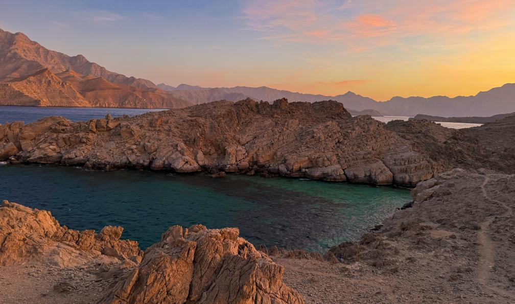 Gramusset - Maureen - Lever de soleil sur l'ile de Shams, Oman - Trek et kayak au Musandam - 11