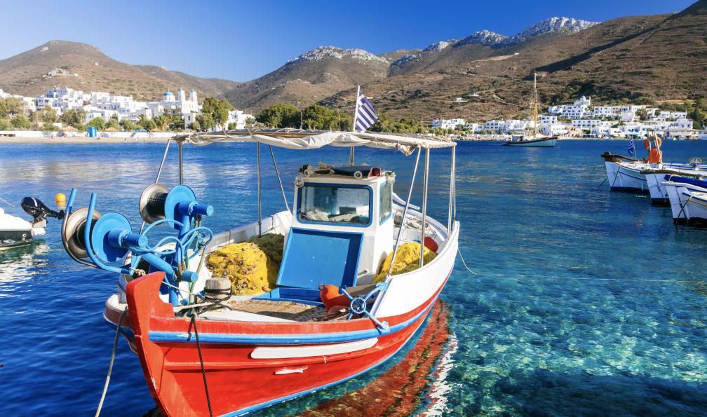 Freeartist -  Istock -  Bateaux de pêche traditionnelle dans le port de Katapola, lîle dAmorgos, Grèce - Naxos et Amorgos - 7
