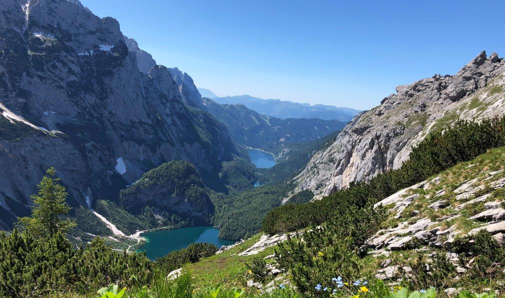 Eurohike - Vue plongeante sur le lac de Gosausee dans les montagnes de Dachstein en Autriche. - Le tour du Dachstein - 6