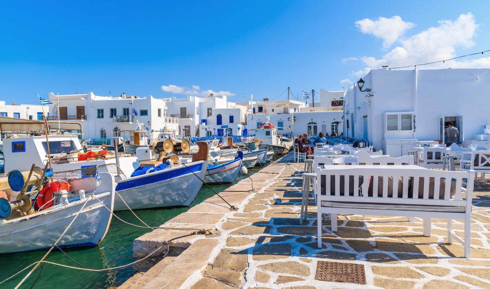 pkazmierczak -  istock -  Port de Naoussa, île de Paros, Grèce - L'odyssée des Cyclades : Naxos, Amorgos, Santorin - 7