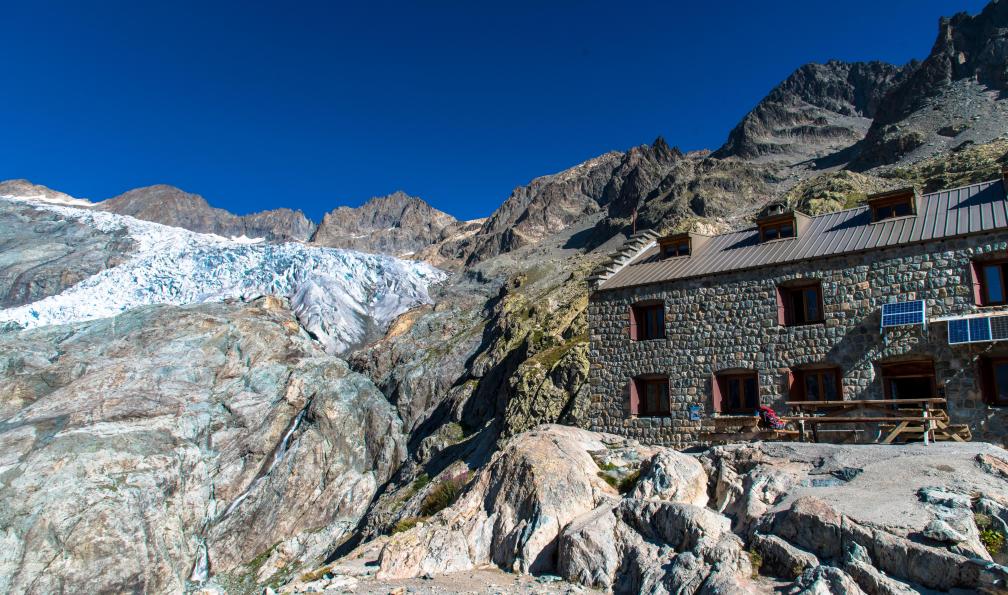 Ehrmann - Gilles - Adobe stock - Le Refuge du Glacier Blanc, Ecrins, Alpes, France - Panorama des Ecrins - 1