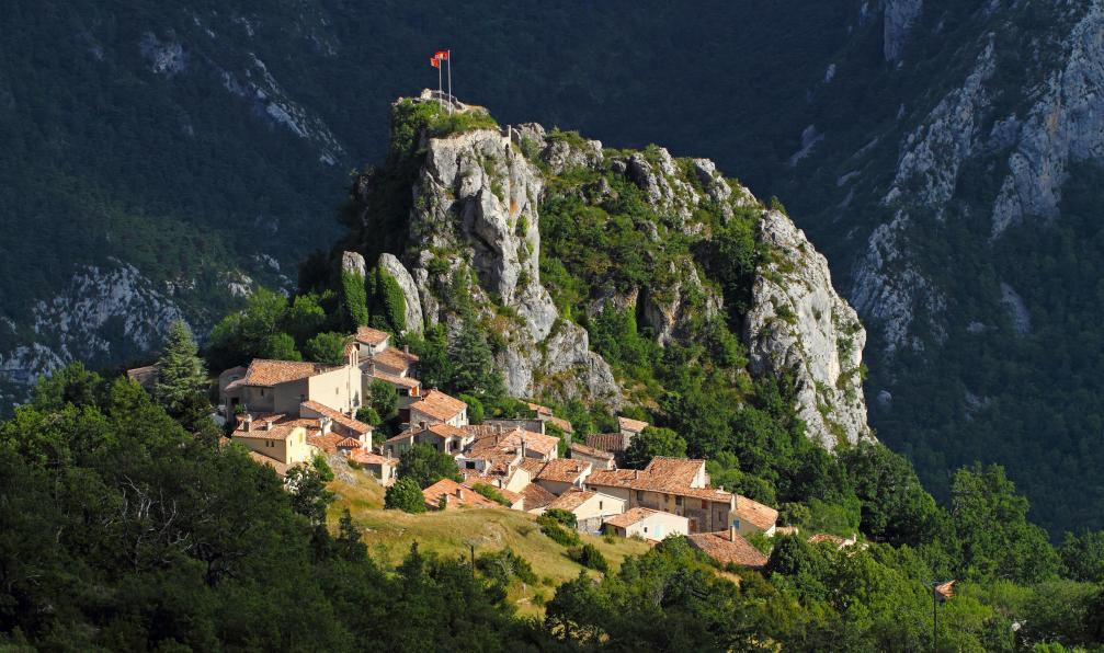 PhotoBarmaley  -  Shutterstock -  Village perché de Rougon;france - Week-end dans les gorges du Verdon - 4