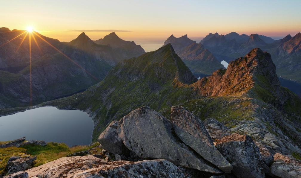 Beboy_ltd -  istock -  Montagne de Munkebu, Norvège - Des fjords aux Lofoten - 9