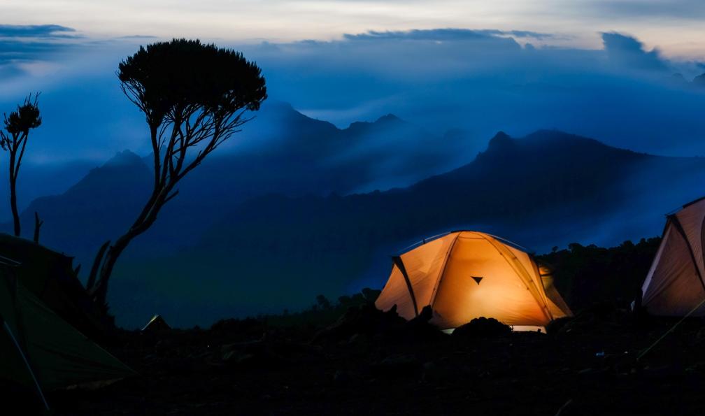 EhabOthman -  istock -  Camp de base, Kilimandjaro, Tanzanie - Objectif Kili et safaris de charme - 5
