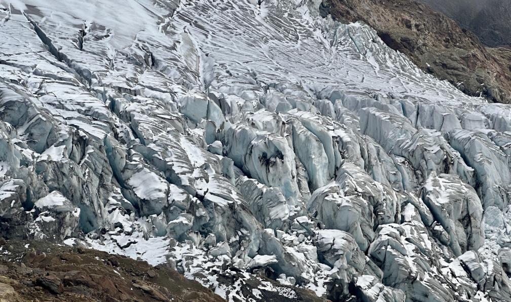 AventurEcuador - Glacier « hermoso » du volcan Cayambe, vue depuis le long du trekking en direction de la lagune, Équateur - L'Équateur au rythme des volcans - 8