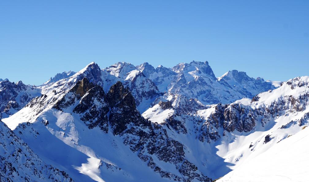 Mojito Trailprod - Vue sur les sommets enneigés sur le tour du Mont Thabor, Alpes, France - Les sommets du Thabor à ski de randonnée - 8