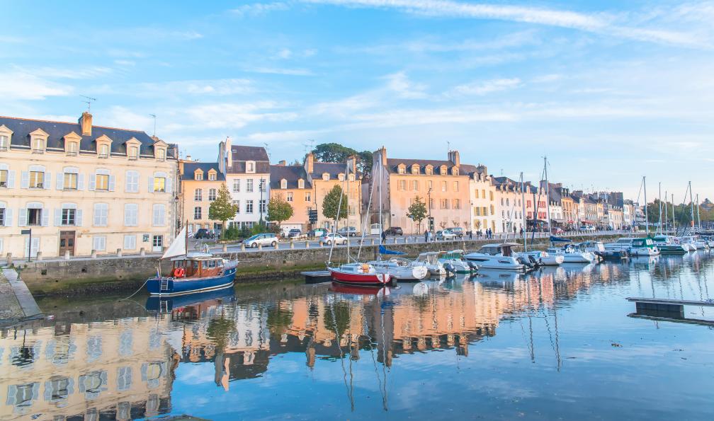 Pascale -  Gueret -  Istock -  Maisons et bateaux dans le port de Vannes;France - Le golfe du Morbihan, entre terre et mer - 3