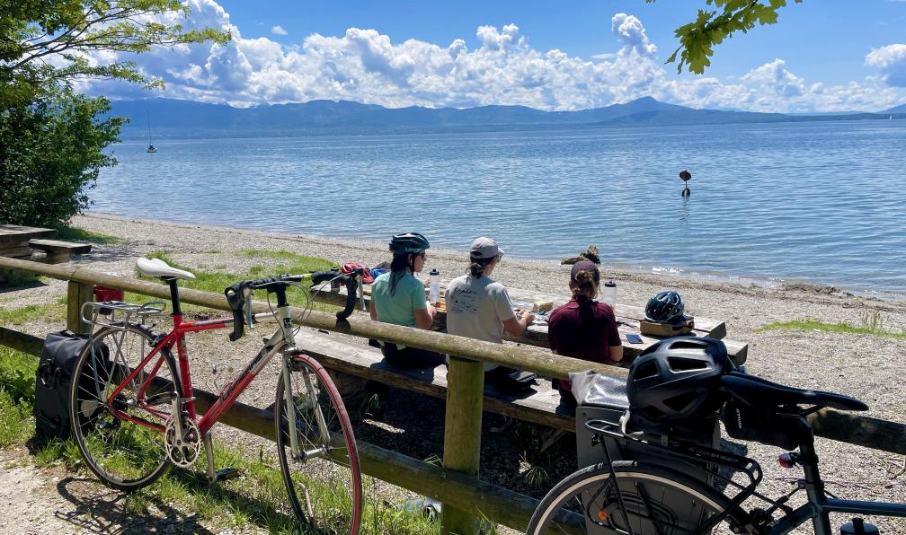 Rosée - Adèle - Pause à Morges au bord du lac Léman, suisse - Le Léman, entre lac et montagne à vélo - 3
