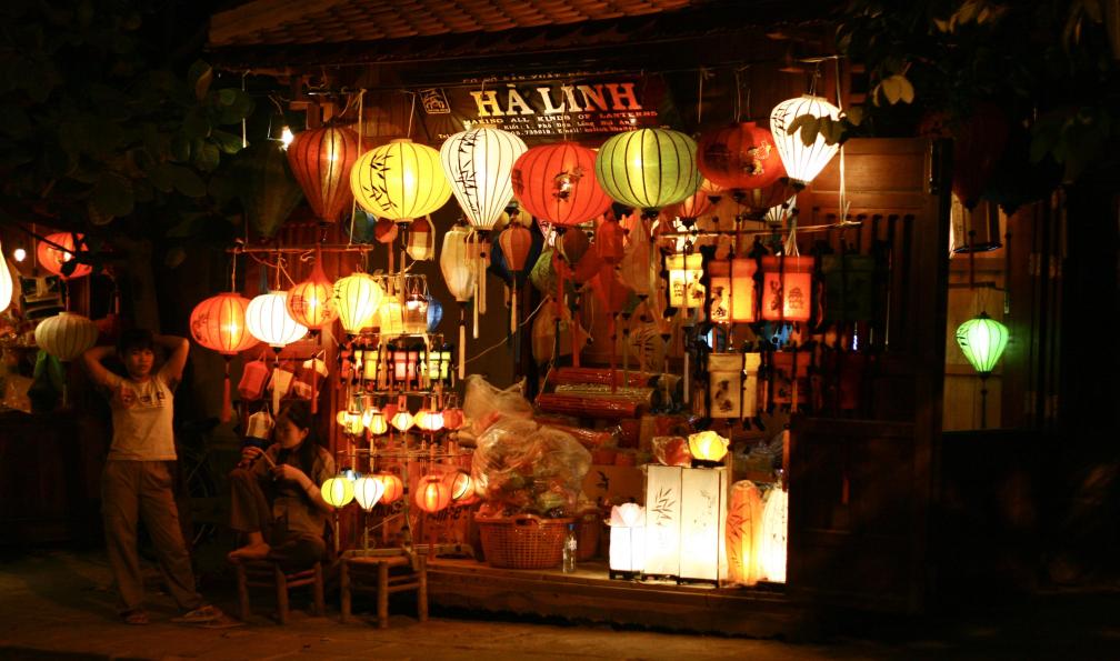 Magasin de lampions de nuit, Hoi An, Viêtnam. - Ma famille au pays du Dragon - 10