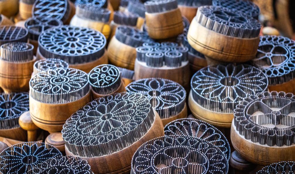 Andrea Aigner - AdobeStock - Tampons de bois et métal pour le pain, Bukhara, Ouzbékistan - Lacs et coupoles turquoise d'Asie Centrale - 9