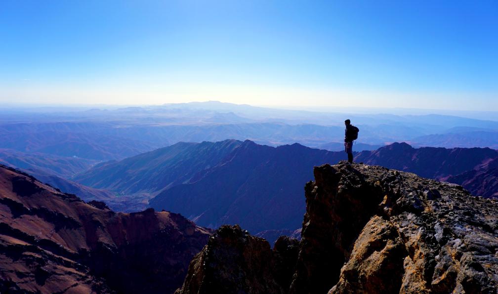 Hana - Adobe stock - Randonneur au sommet du Mont Toubkal, Maroc - Toubkal à mon rythme - 5