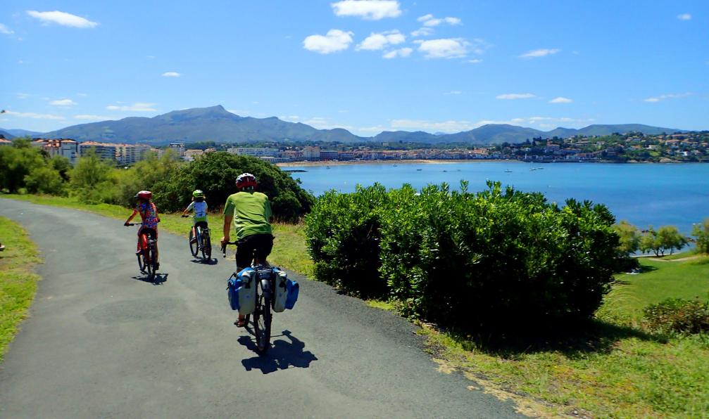 Riva - Gaël - Famille à vélo le long de l'Océan Atlantique, pays basque, Pyrénées, France - Traversée du pays basque à vélo - 6