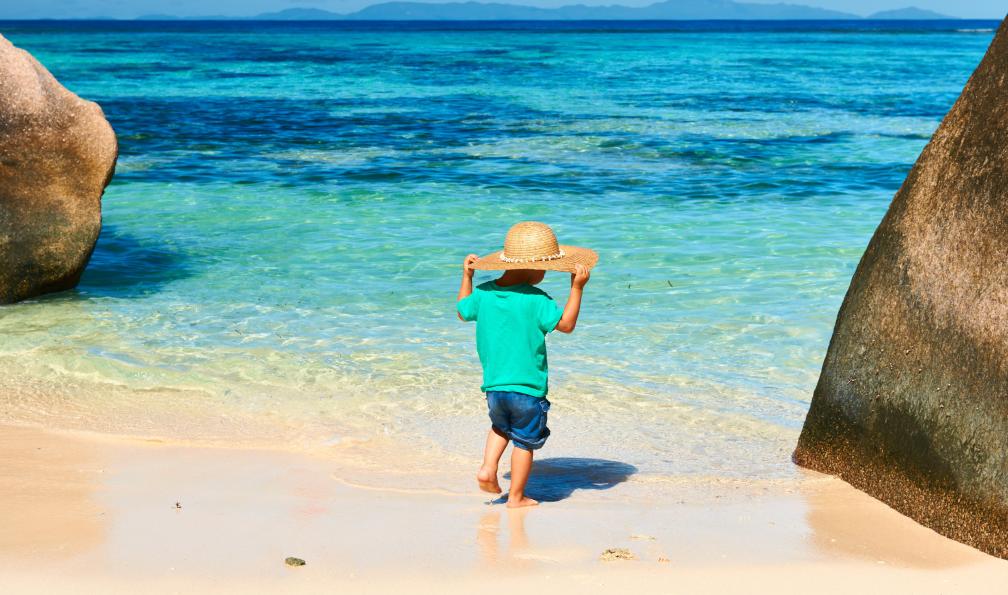 haveseen - Stock Adobe - Enfant sur la plage, Seychelles - Aventure pirate aux Seychelles - 10