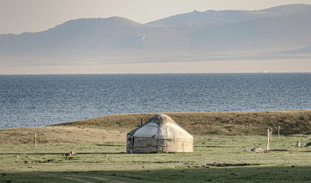 Collignon - Yoan - Yourte, lac Song Kul, Kirghizistan - La Soie des cités, la steppe des nomades - 7