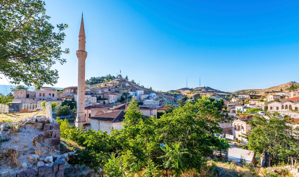 nejdetduzen - Adobe Stock - Vue de la ville de Mustafapasa depuis la colline de la région de Cappadoce, Turquie - L'âme de la Turquie : Cappadoce et côte lycienne - 1