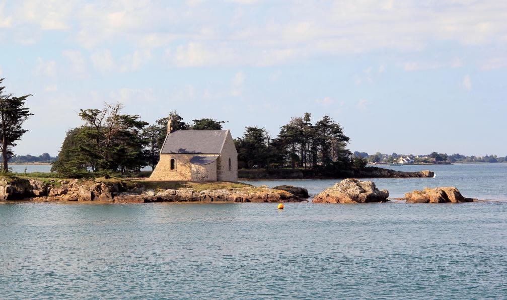 Istock -  Chapelle, golfe du Morbihan, Bretagne, France. - Le golfe du Morbihan, entre terre et mer - 1