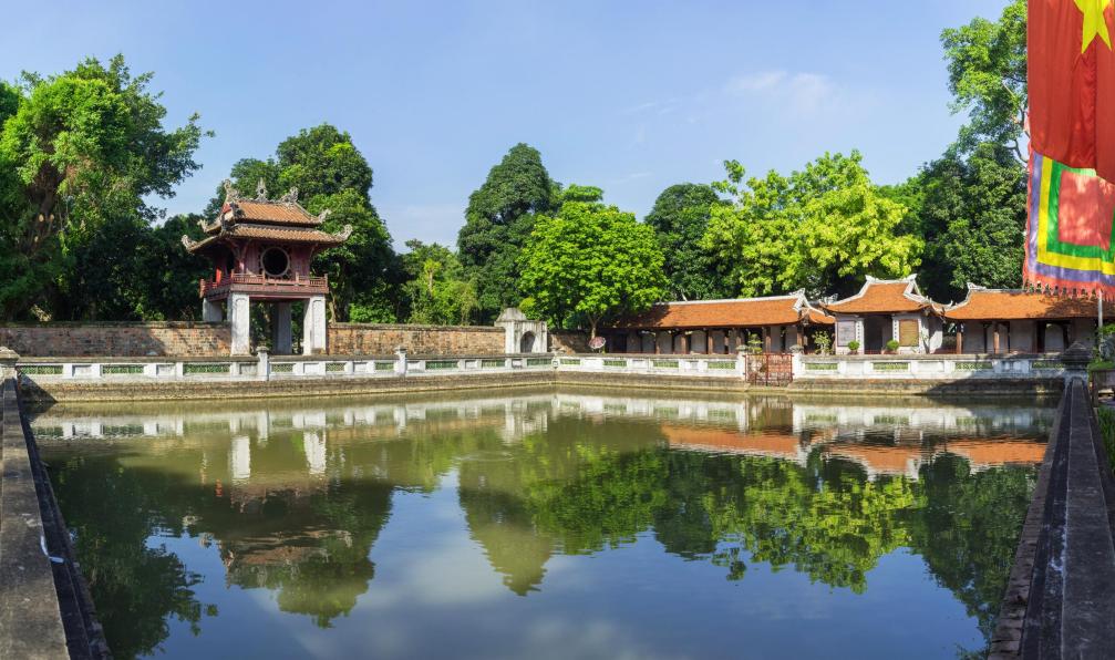 vinhdav -  istock -  Temple de la littérature, Hanoi, Vietnam - Les petits gourmets au Vietnam - 7