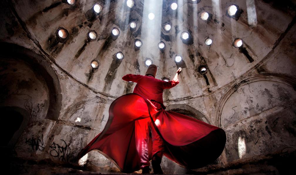 kuyucu - kazim - Adobe stock - Derviche tourneur en habit coloré, dans une danse appelée samā, dont les mouvements rappellent ceux dune toupie, Turquie
  - Charmes de Cappadoce et d'Istanbul - 7