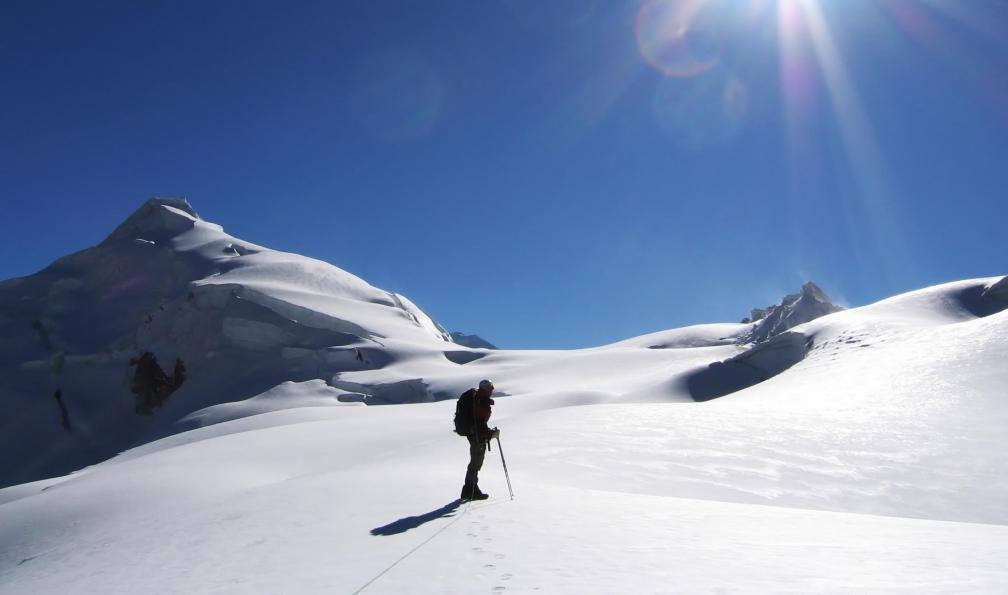 Andrushko - Galyna - Adobe stock - Alpiniste en ascension, Ishinca, Pérou - Cordillères Blanche, Huayhuash et Pisco (5750 m) - 16