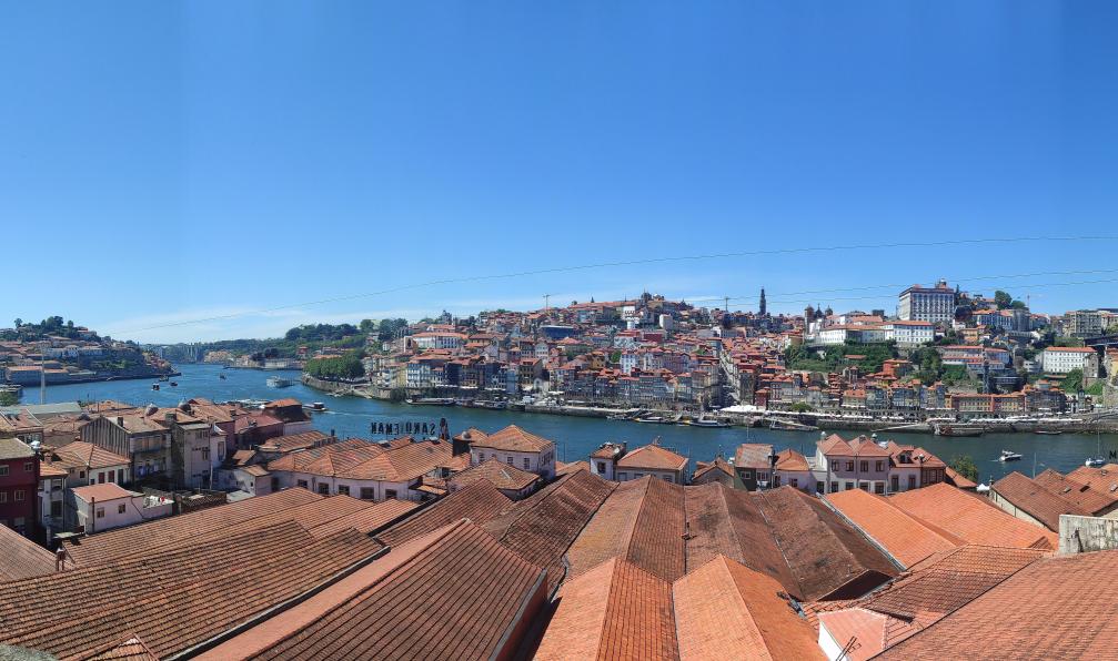 Riva - Gaël - Les toits et la ville de Porto, Portugal - De Porto à Lisbonne à vélo - 6