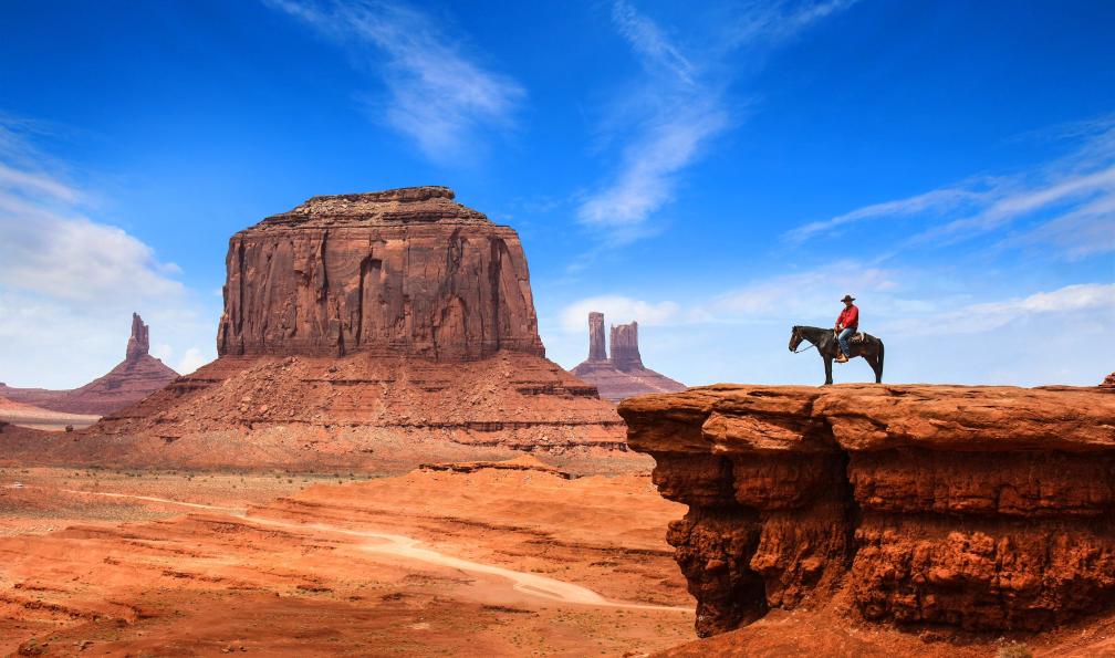 ? - Adobe Stock - Vue sur un cavalier dans Monument Valley aux États-Unis. - Mon roadtrip américain - 2