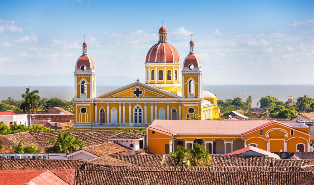 Mlenny -  Istock -  nicaragua, grenade, ville, église - Nicaragua, terre de volcans - 4