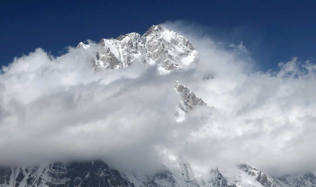 Neyret - Pierre - Sommet du Nanga Parbat dans les nuages, Pakistan - Trek autour du Nanga Parbat avec Pierre Neyret  - 7