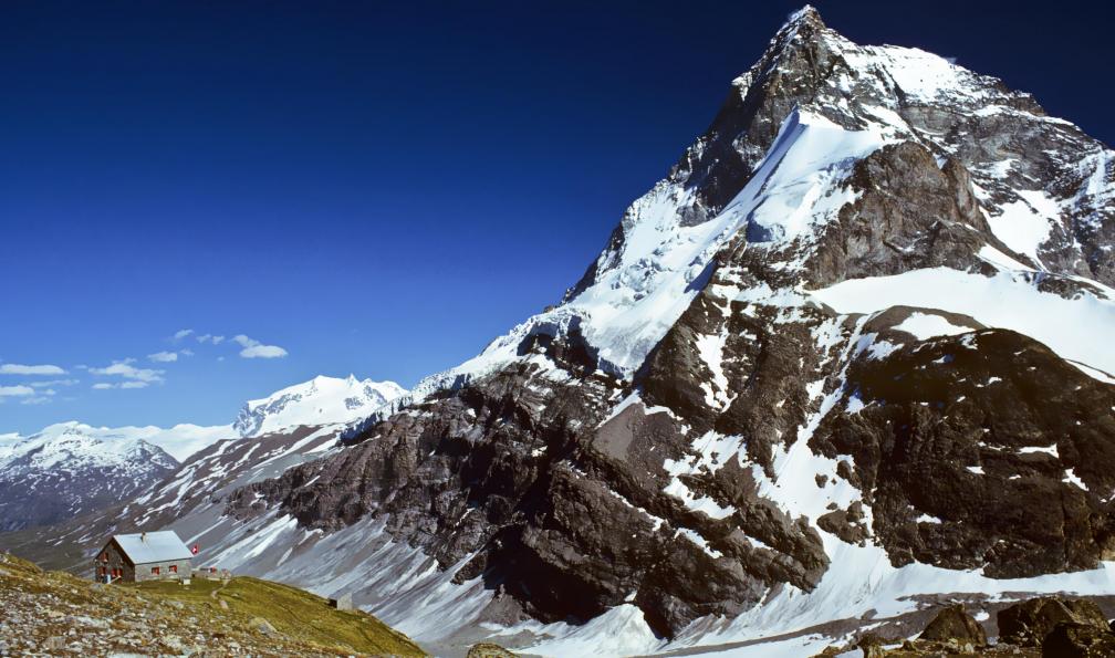 JeffGoulden -  istock -  Refuge de Schonbiel et Cervin, Suisse - La Haute Route du Cervin - 6