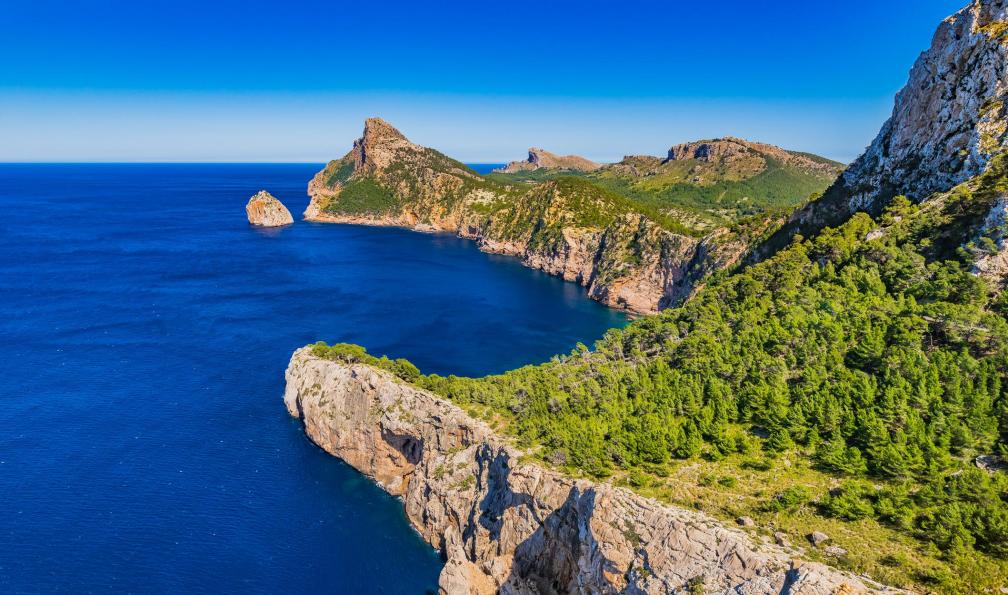 Alex -  istock -  Falaises au Cap de Formentor, île de Majorque, Espagne - Sentiers et calanques de Majorque - 3