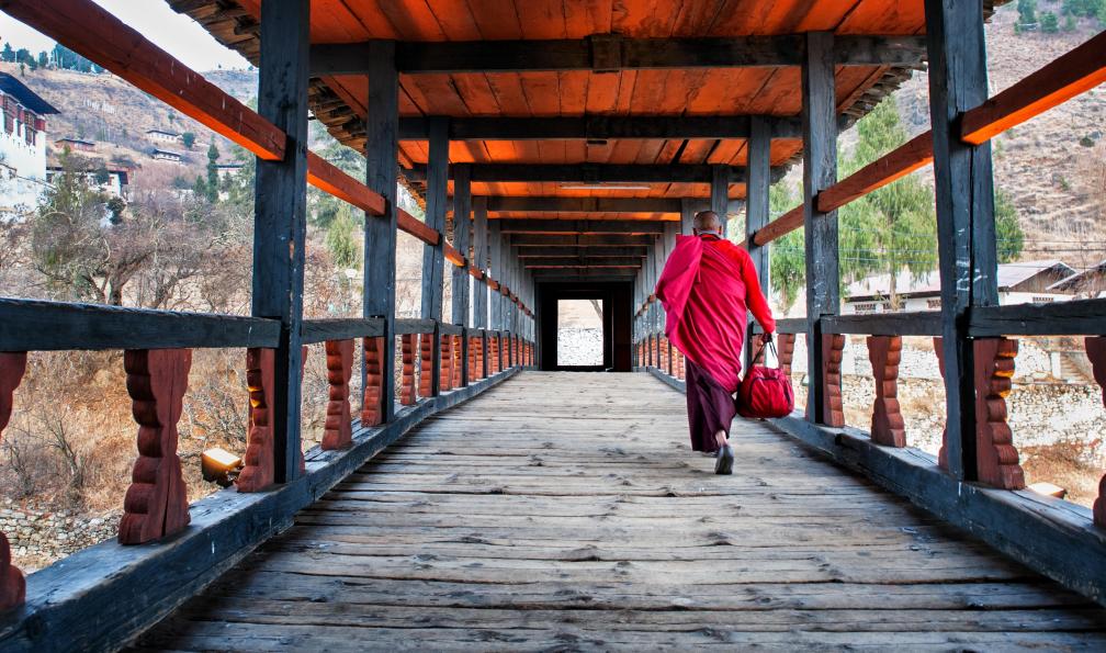 Pritam_Saha  -  Shutterstock -  Moine bouddhiste au monastère de Rinpung;Bhoutan - Snow man trek  - 2