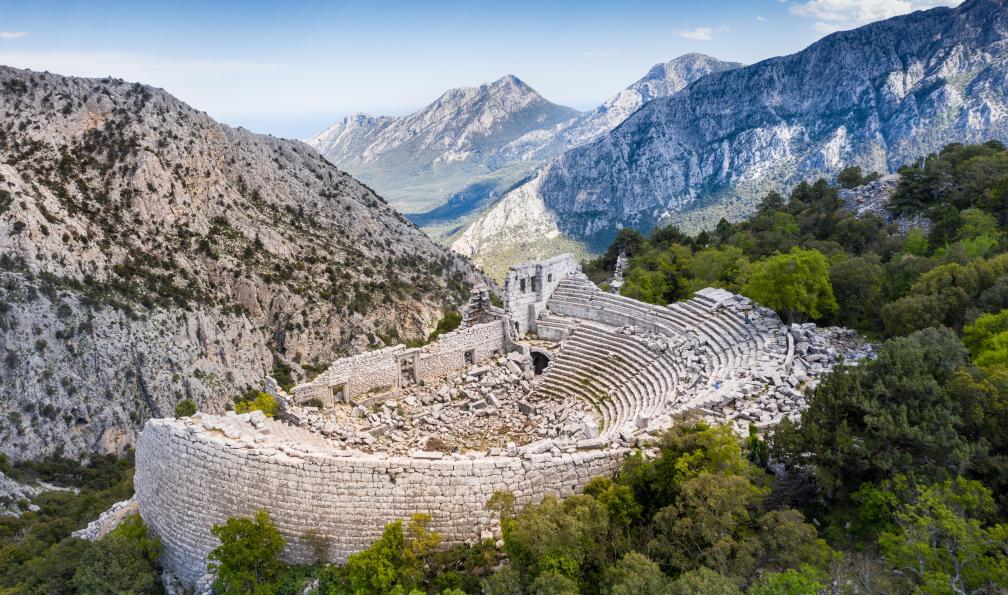 Bulent - Adobe stock - L'amphithéâtre de la ville antique de Termessos, un des sites archéologiques les plus remarquables d'Antalya, en Turquie. - Merveilles de la Voie lycienne - 6