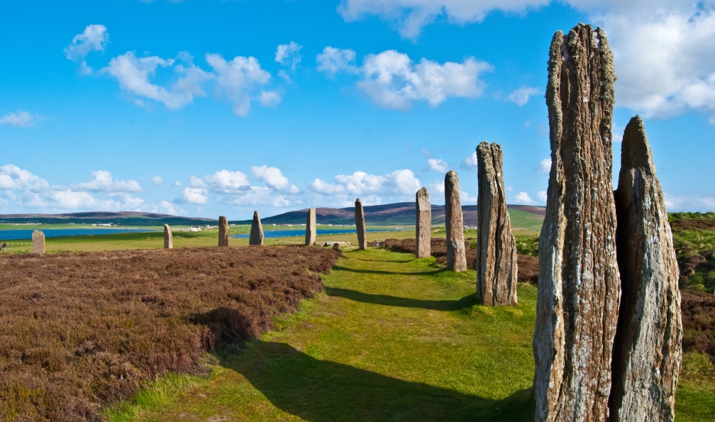 Jule_Berlin -  Istock -  Anneau de Brodgar,Îles Orcades,Cercle de pierres antique;Écosse - De la mythique North Coast 500 aux îles Shetland - 3
