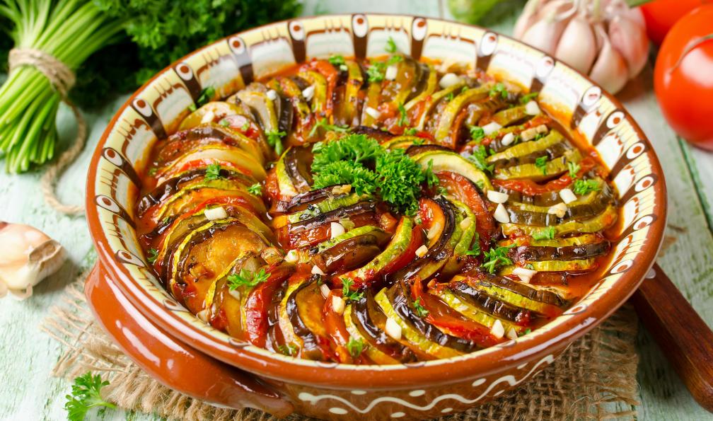 vkuslandia - Adobe Stock - Ratatouille : plat traditionnel provençal aux légumes, France - Le parc national des Calanques - 6