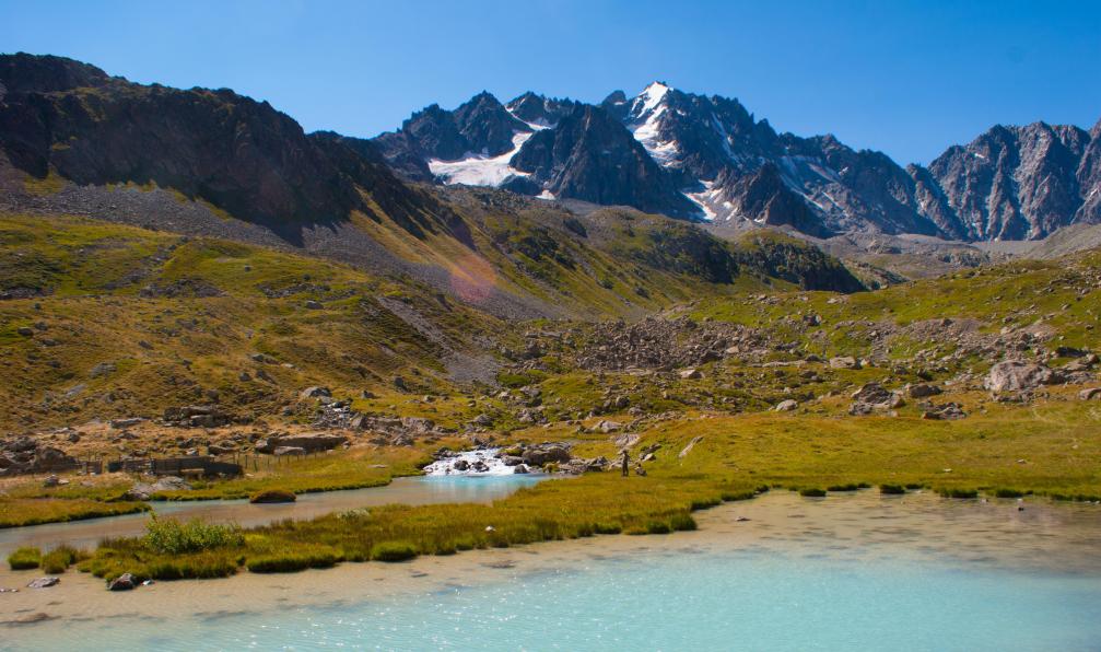 louis - bertrand - Istock - Col et lac d'Arsine, hautes alpes, France - Ecrins et Clarée, les plus beaux lacs - 5