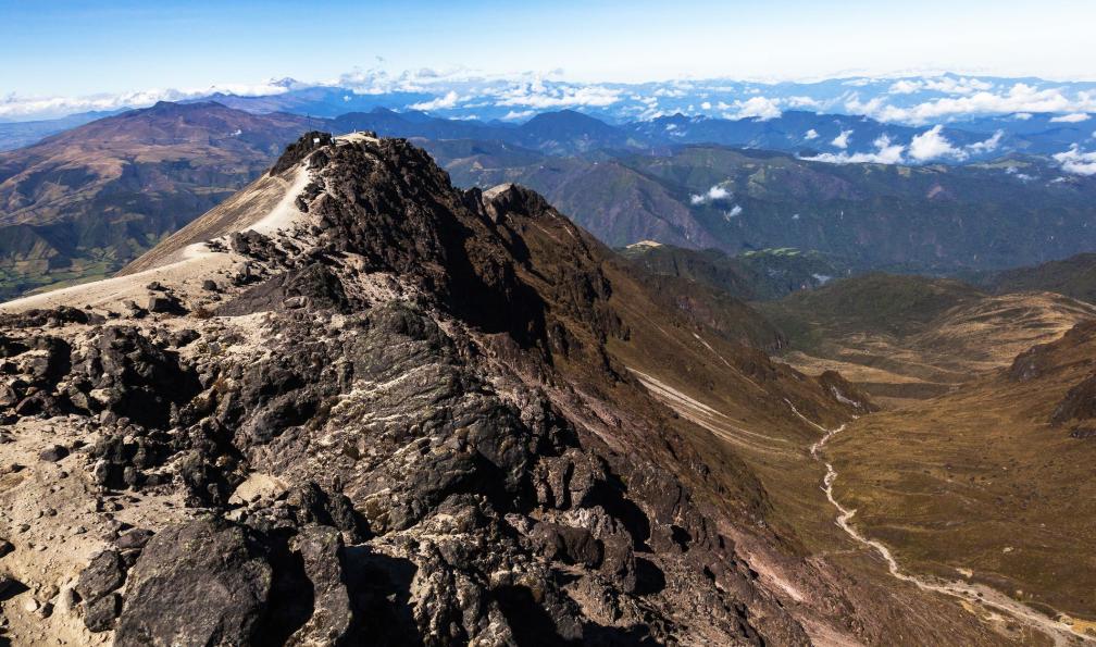 PatricioHidalgoP -  istock -  Point de vue au bord du volcan Guagua Pichincha, Equateur - L'Équateur au rythme des volcans et des Galápagos - 4