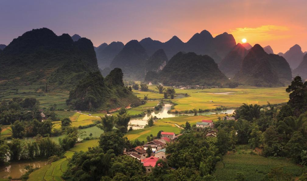 vietnam-les-tresors-de-cao-bang-et-baie-d-halong