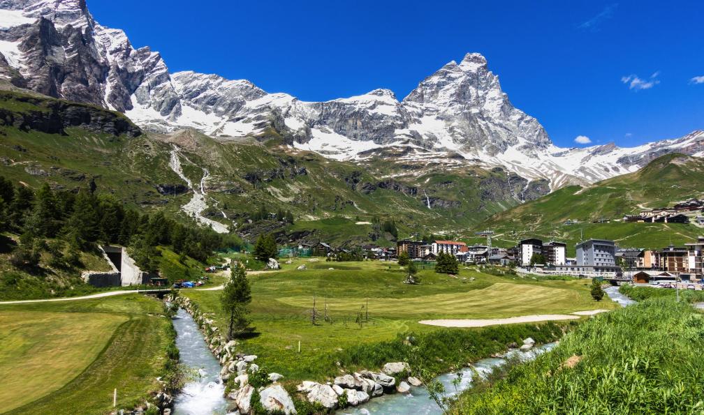 font83 -  istock -  Village de Breuil, France - Alpes italiennes et Cervin - 1