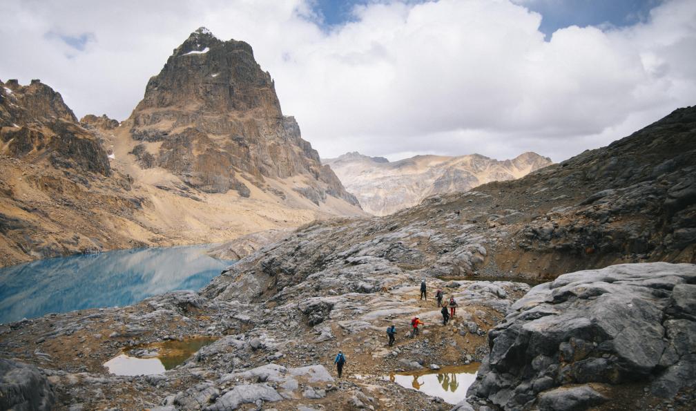 Clara Ferrand -  c -  Lac au pied du Nevado Puscantrurpa, Pérou -  Le tour de Huayhuash  - 12