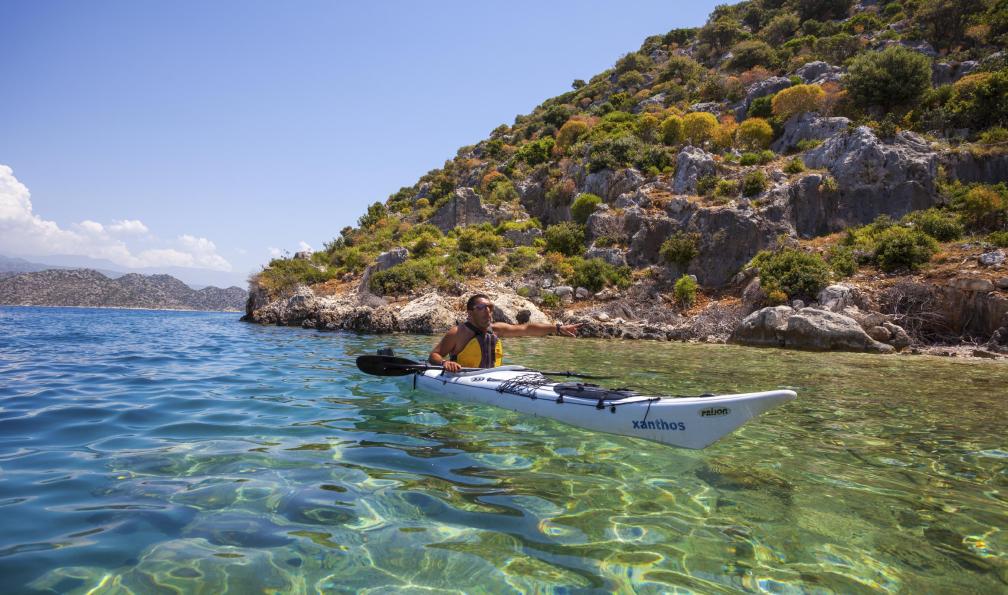 Istock -  Kayakiste dans la baie de Kekova, Lycie, Turquie.  - En famille le bonheur c'est Lycie - 2
