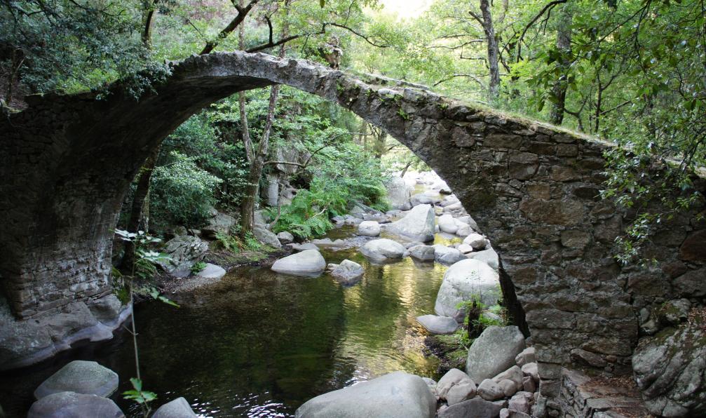 Pont génois, gorges de Spelunca, Corse. - Joyaux de la Corse en famille - 6