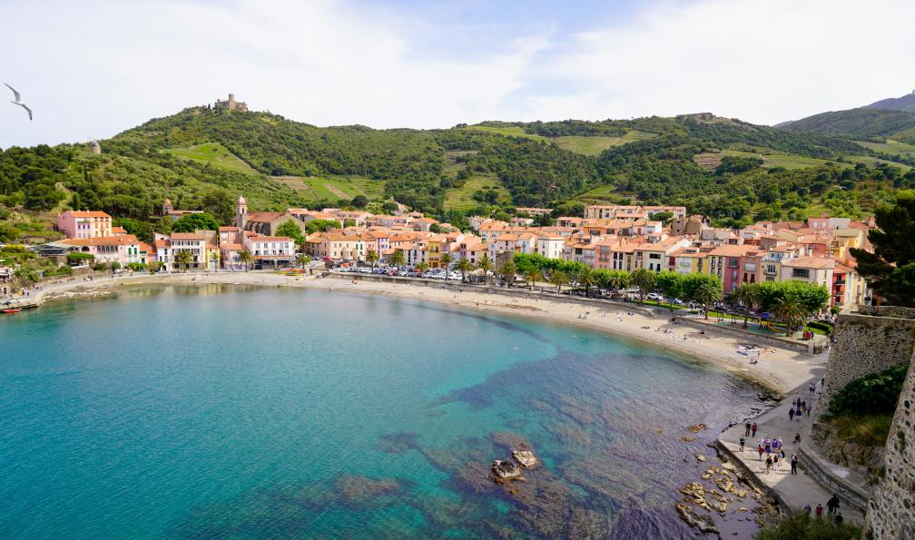 OceanProd - Adobe stock - Ville de Collioure en bord de mer; Pyrénées, France - La grande traversée des Pyrénées à vélo - 2