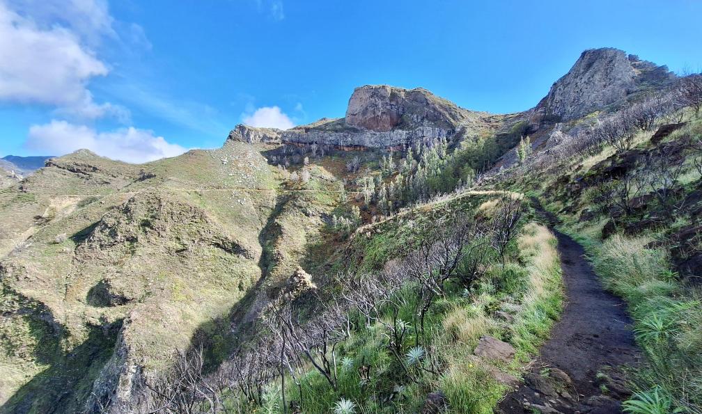 Gea - Charlotte - Sentier de montagne à Madère, accroché à des crêtes volcaniques - Les incontournables de Madère en liberté - 8