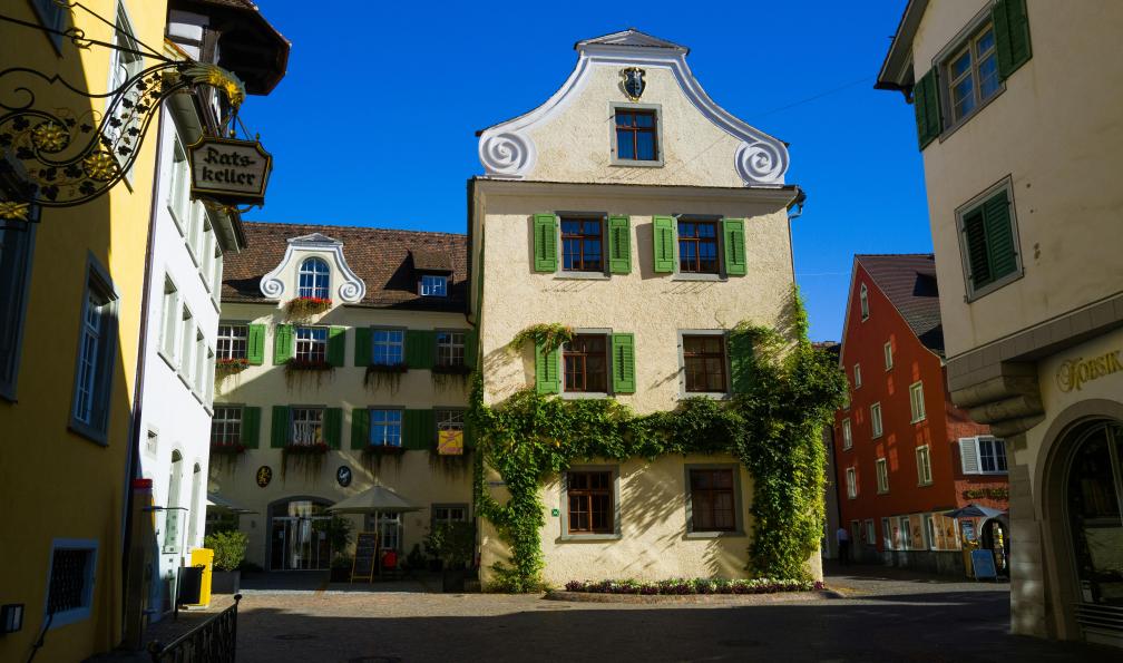 Eiermann - Georg - Unsplash - Viste des belles ruelles typiques de Meersburg en Allemagne. - À vélo autour du lac de Constance à votre rythme - 3
