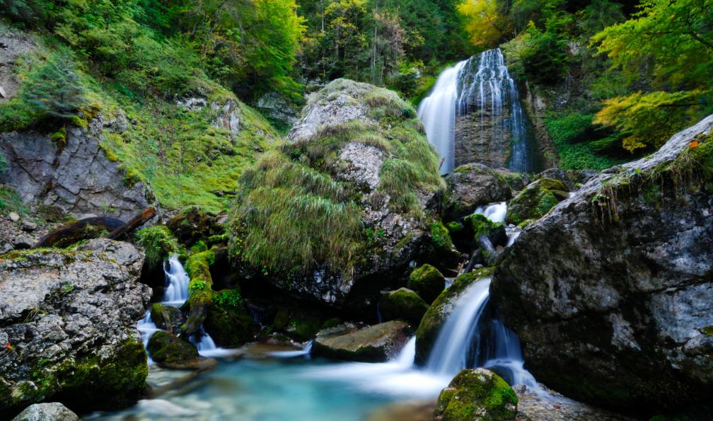 mmac72 -  Istock -  Cascades du cirque de Saint-Même;France - Tour de la Chartreuse  - 1