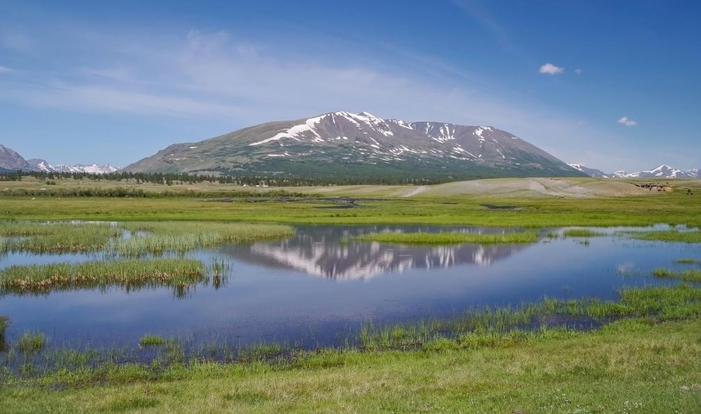 Marisha_SL - stock.adobe.com -  Le lac Khoton au pied des montagnes de l'Altaï, près de la frontière chinoise, province de Bayan-Olgii, Altai Tavan Bogd, Mongolie - Trek entre lacs et glaciers de l'Altaï - 4