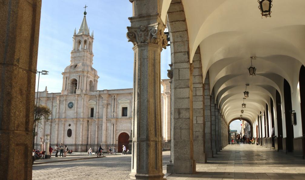 hongbin - Unsplash - Place historique de la ville d'Arequipa, Pérou - Au pays de l'Inca - 2