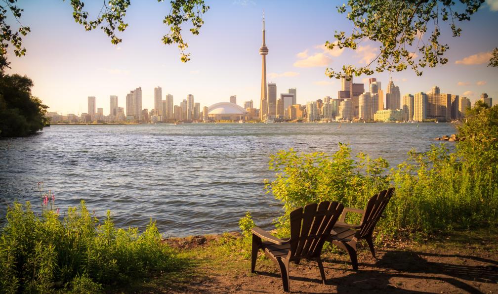 Aqnus - Adobe Stock - Vue de la ville de Toronto au coucher du soleil depuis lîle centrale au Canada.

 - Des chutes du Niagara au Quebec - 1